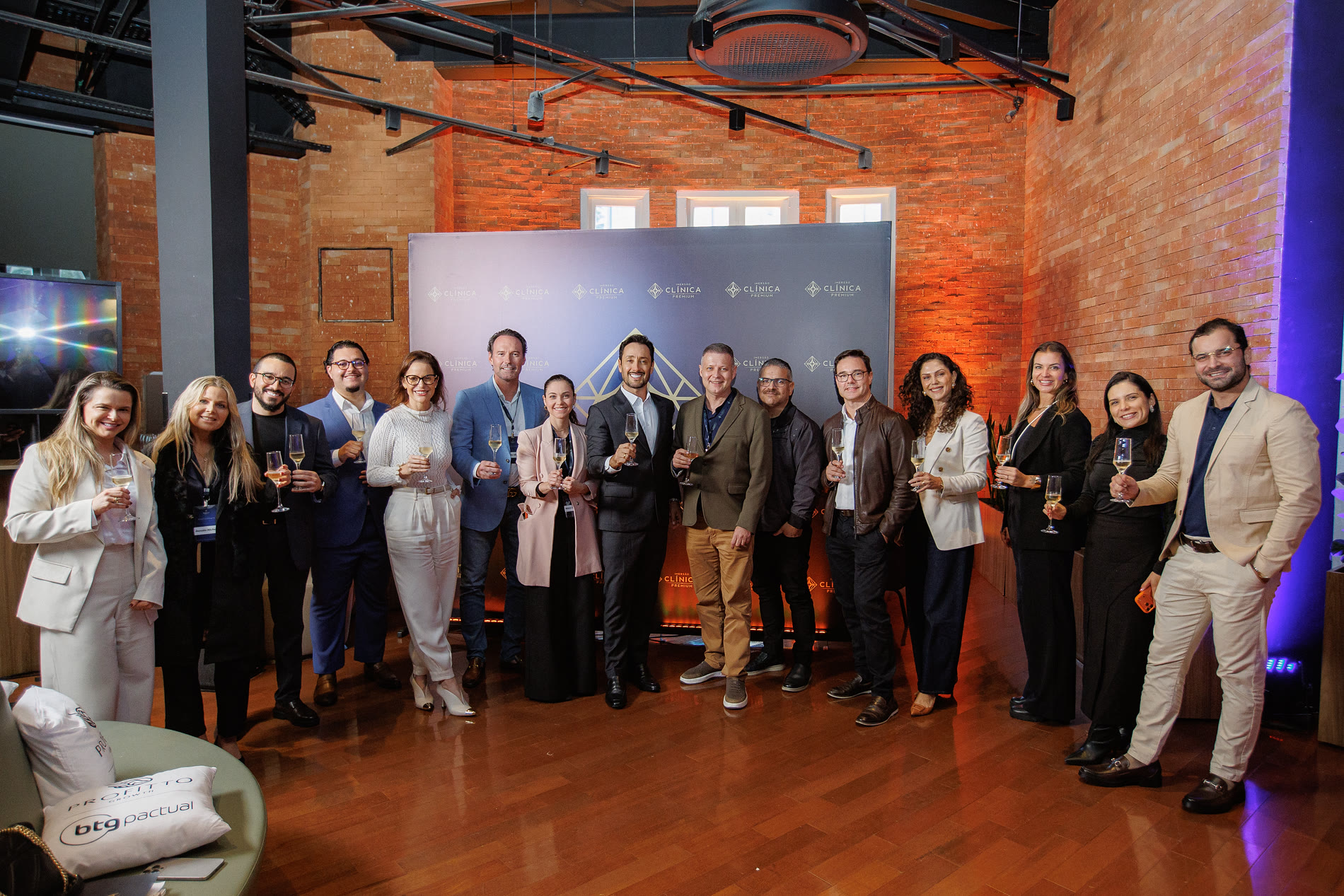 Participantes da Imersão Clínica Premium comemorando